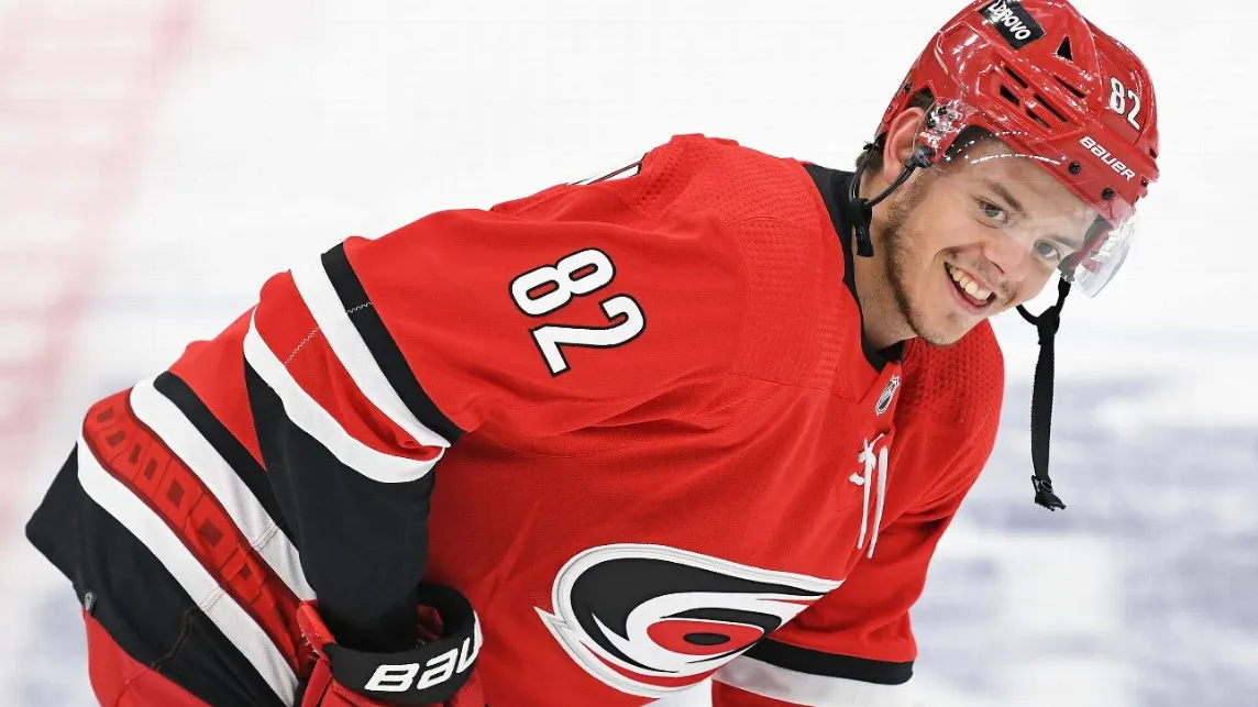 Jesperi Kotkaniemi échangé aux Canucks?