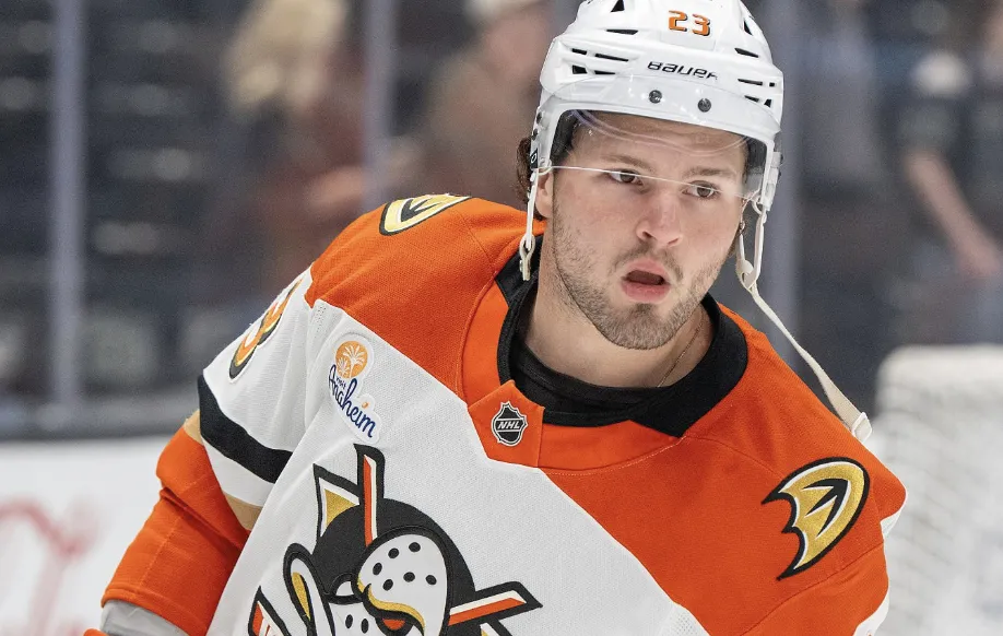 Une décision controversée des Ducks pourrait permettre au Canadien d’acquérir un deuxième centre