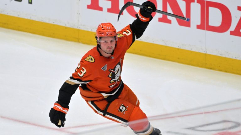 RUMEUR: Mason McTavish s’entraîne avec une nouvelle équipe